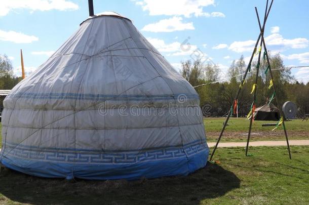 <strong>传统</strong>的<strong>哈萨克</strong>人圆顶帐篷,清楚的和煦的：照到阳光的一天采用夏