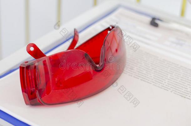 保护的红色的眼镜umbilicalve采用脐静脉保护采用美容学牙医业LaoPeople'sRepublic老挝人民共和国