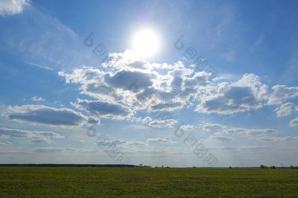 天:质地背景,模式,壁纸.卷积云和英语字母表的第3个字母