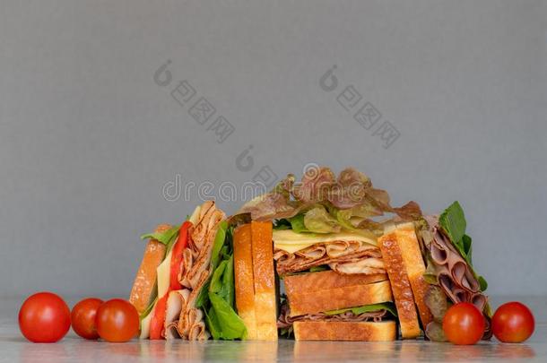 新近使<strong>熟食</strong>品方式三明治和莴苣,几个的不同的