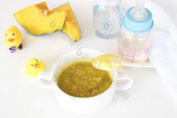 混合稻燕麦粥和南瓜健康的foodstuff粮食关于婴儿