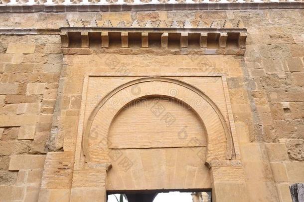 门和建筑物的正面关于迪安,沼地的建筑物的正面关于指已提到的人伟大的清真寺采用