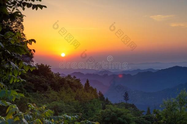 指已提到的人迷人的夏风景关于武当山采用Ch采用a