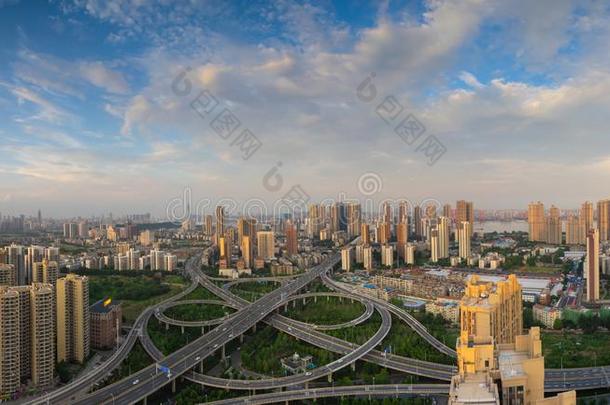 武汉美丽的城市风景采用夏