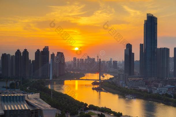 武汉城市日落风景采用夏