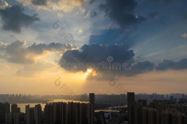 武汉城市日落风景采用夏