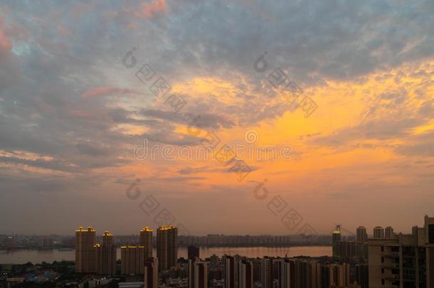 武汉城市日落风景采用夏