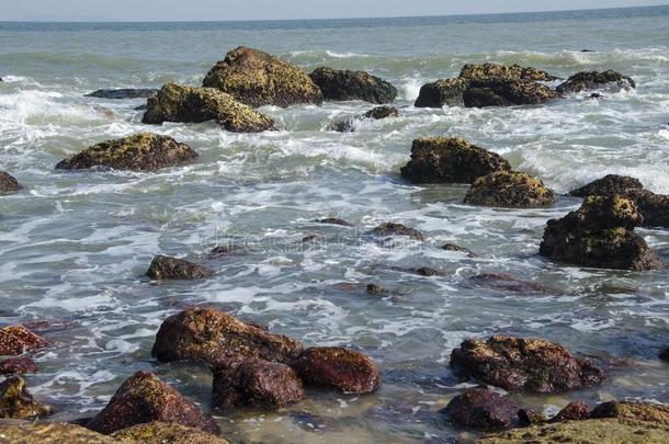 海和岩石