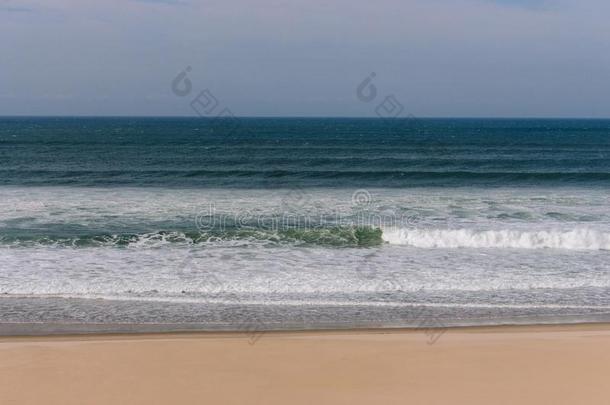 镇定的全景的海滨和海滩.和平的洋<strong>风</strong>景.