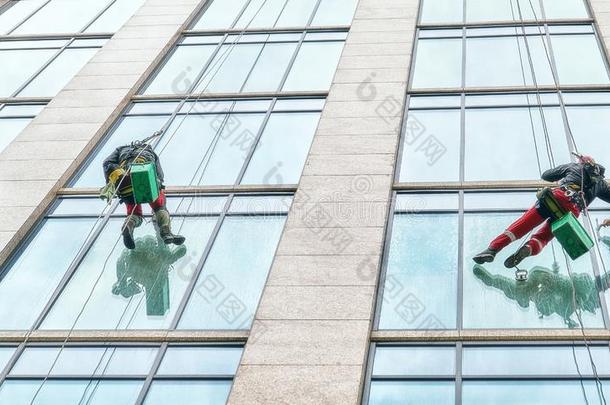 <strong>炼金术士</strong>洗窗关于摩天大楼采用莫斯科