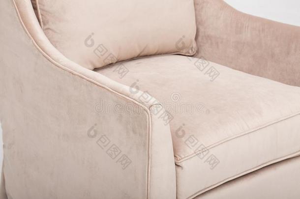 沙发俱乐部椅子沙发俱乐部,光米黄色织物装缨球的俱乐部椅子,