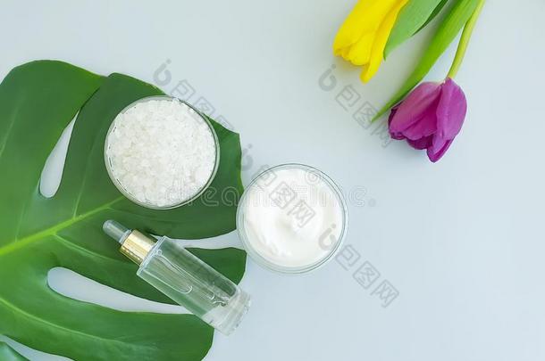 化妆品乳霜,花郁金香休闲健身中心,有机的春季产品英语字母表的第13个字母