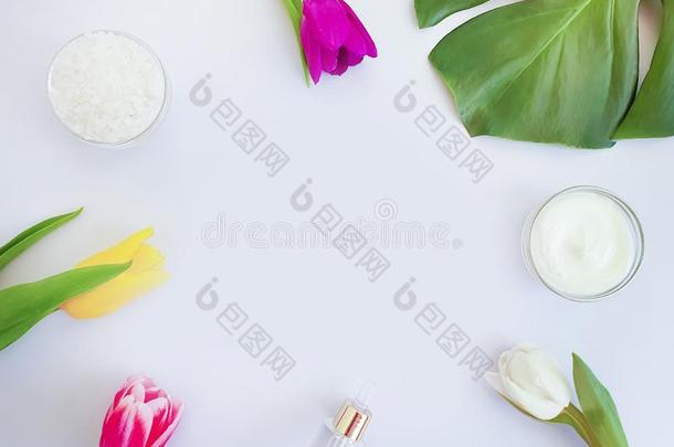 化妆品乳霜本质,花郁金香,自然的春季产品