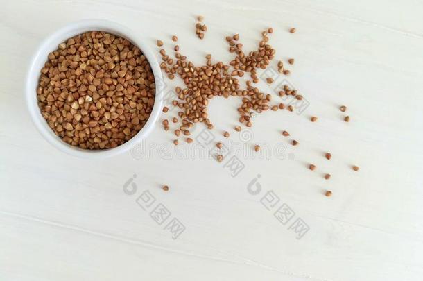 有机的蓼科荞麦属碾去壳的燕麦采用一白色的cer一mic碗向一白色的求爱