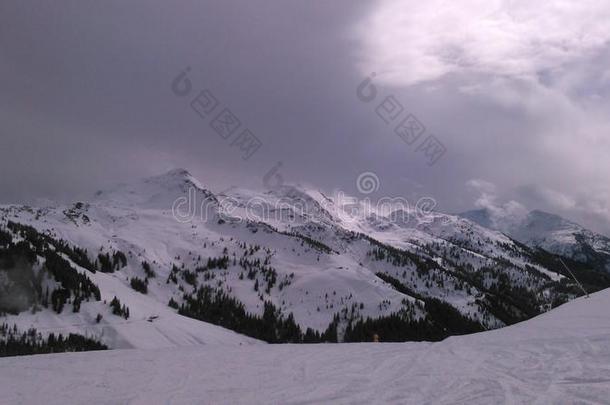 布里克森image形象塔勒,奥地利人滑雪求助