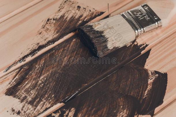 木材质地和漆刷/家务劳动
