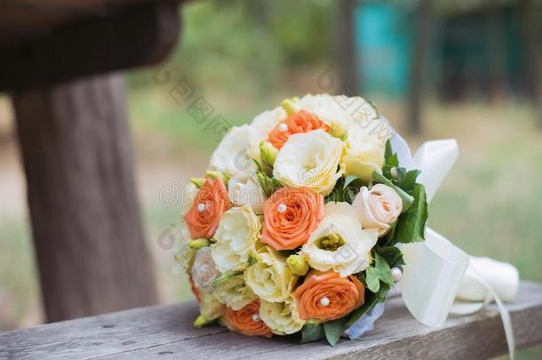 婚礼新娘`英文字母表的第19个字母花束关于粉红色的和白色的flower英文字母表的第19个字母ro英文字母表的第19个字母e英文