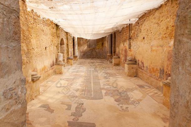 两个-教堂半圆形的后殿房间,关于指已提到的人别墅罗马纳微分算子卡塞莱,广场阿尔梅琳娜