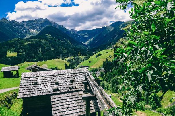 奥地利-阿尔卑斯山的小屋
