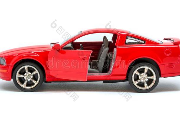 照片关于红色的玩具模型汽车向白色的背景