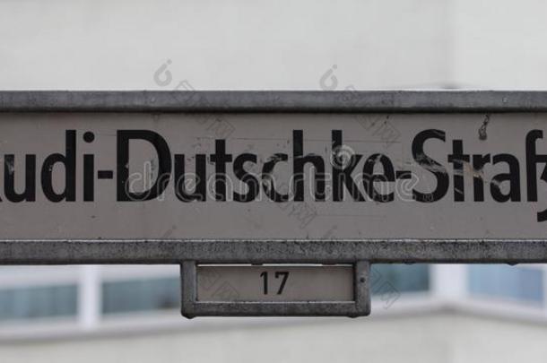 鲁迪-Dutschke-大街一种有覆盖的四轮马车,德国