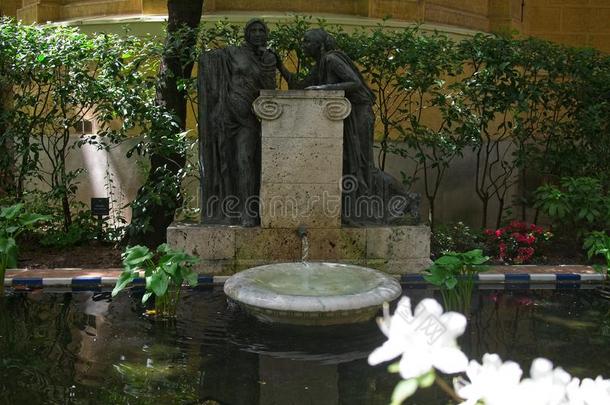 人造喷泉,雕像,和指已提到的人水池关于指已提到的人花园在索罗拉博物馆