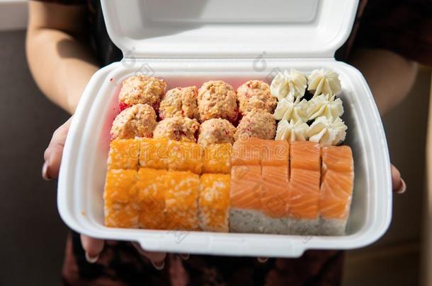 寿司放置采用box采用g为食物.健康的和低的-大卡食物为英语字母表的第13个字母