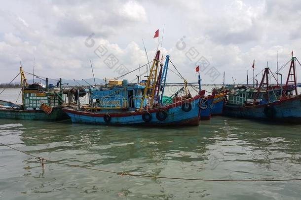 指已提到的人捕鱼小船采用越南