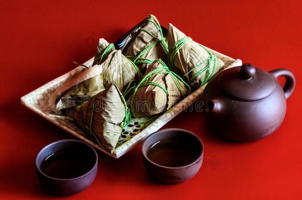 龙小船节日传统的食物<strong>粽子</strong>