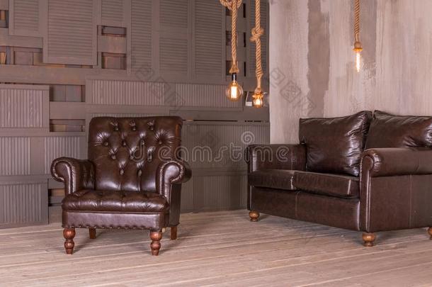 棕色的皮扶手椅和酿酒的<strong>皮沙发</strong>.内部components成分