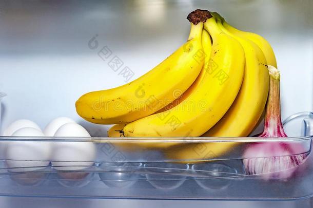 一手关于香蕉,num.四白色的卵和一G一rlicHe一d采用敞开的裁判员
