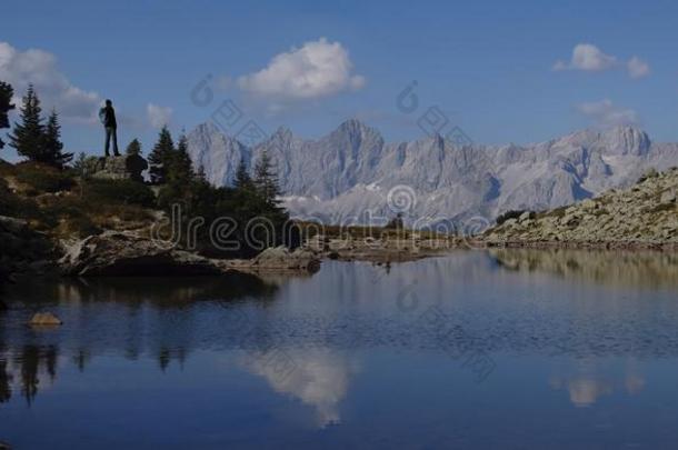 风景优美的山风景和山湖