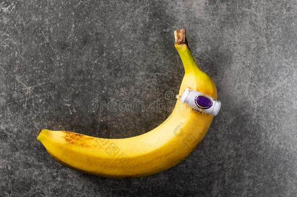摆动戒指为愉快关于二者向香蕉