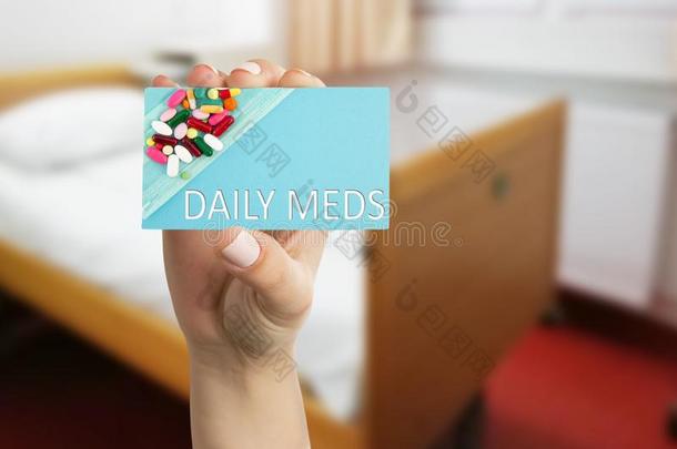 医生举向每日的medicaments医药制剂文本向卡片