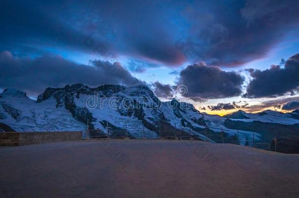 雪山风景观点风景