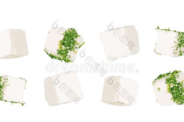 希腊人羊乳酪立方形的东西.将切成小方块软的奶酪隔离的向白色的背景