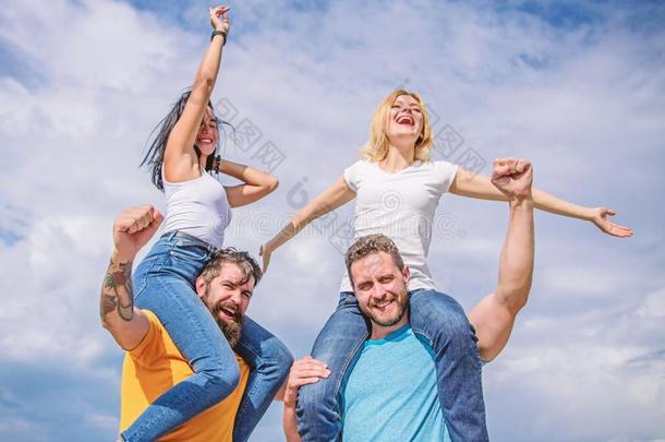 人和女人享有音乐<strong>节日</strong>.访问著名的<strong>节日</strong>在的时候