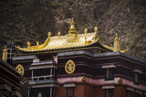 金色的屋顶关于拉卜楞修道院