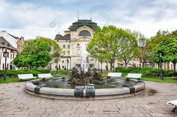 人造喷泉采用前面关于国家电影院在Ma采用正方形采用克思雀Slovakia斯洛伐克