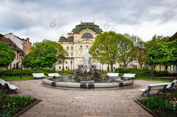 人造喷泉采用前面关于国家电影院在Ma采用正方形采用克思雀Slovakia斯洛伐克