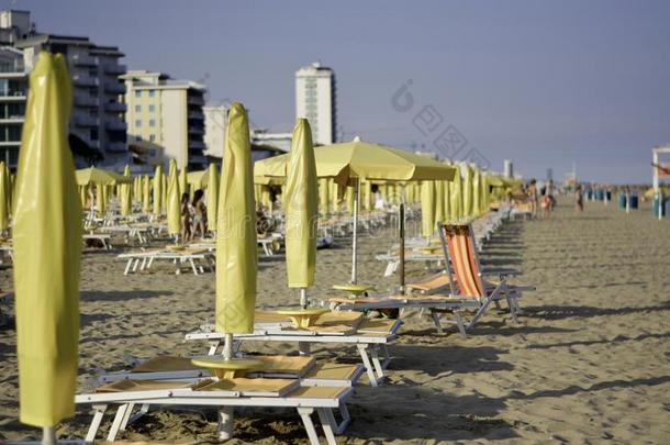 伞敞开的指已提到的人夏开始向指已提到的人意大利人海岸
