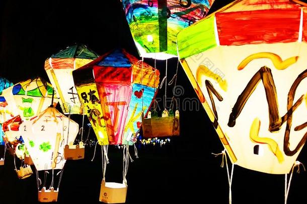富有色彩的灯笼采用台湾岛