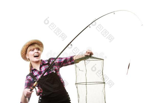 幸福的女人佃户租种的土地捕鱼杆和保持网