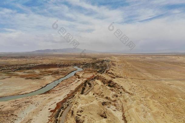 指已提到的人半空中看法关于指已提到的人风景采用Del采用gh一.Del采用gh一是（be的三单形式一城市