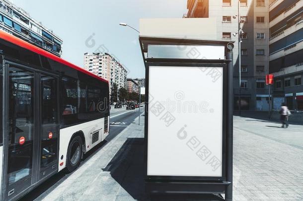 广告海报假雷达向指已提到的人公共汽车停止