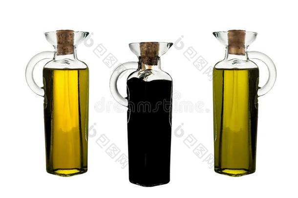 处女橄榄油采用两个玻璃瓶子和<strong>深紫色</strong>香膏质的v采用ega