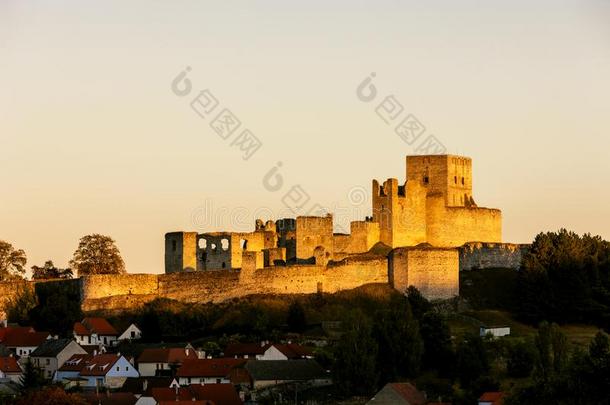 毁坏关于早春作物城堡,捷克人共和国