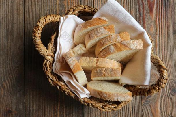 刨切的面包向一白色的n一<strong>pk</strong>采用采用str一wb一sket.乡村的木制的t一