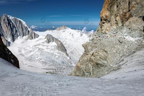 登山家攀登的凹痕duty义务吉昂特悬崖,山风景看法