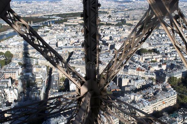看法从指已提到的人顶关于指已提到的人Eiffel语言塔采用巴黎-隐藏的分离者